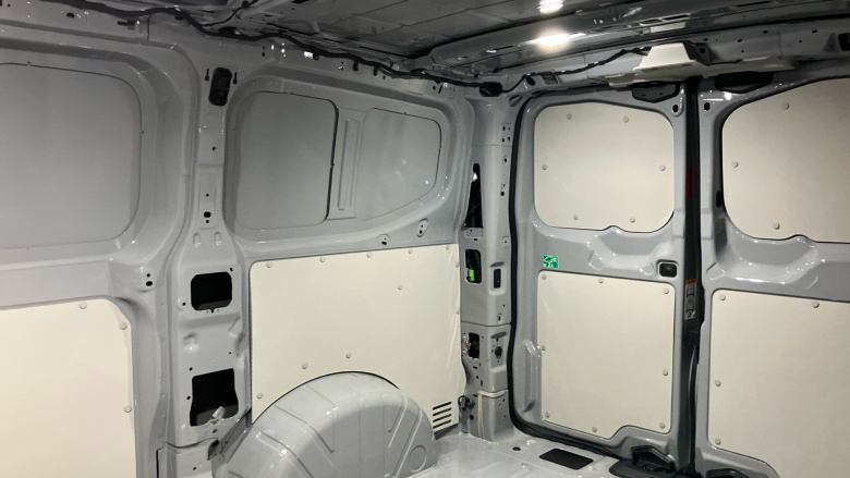 Volkswagen Transporter T32 Swb Electric 160kW 65kWh Commerce Pro Van Auto